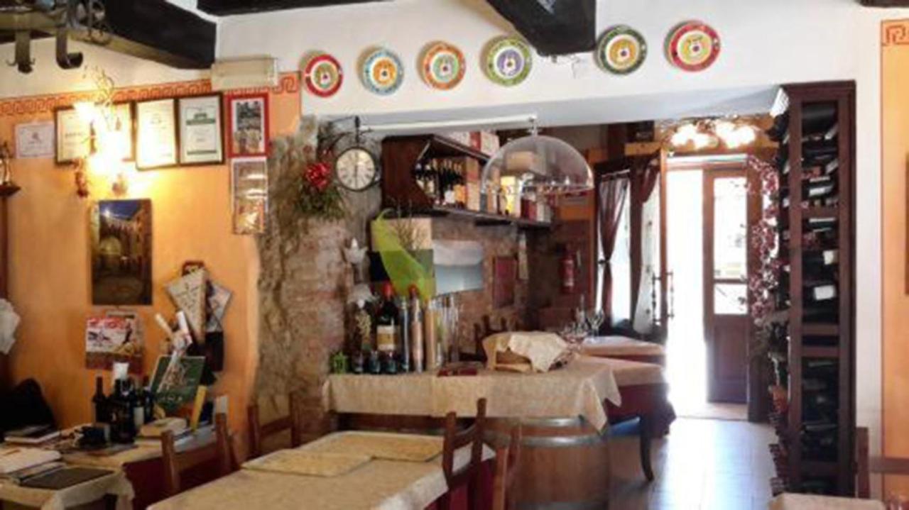 B&B Il Glicine Montefollonico ภายนอก รูปภาพ