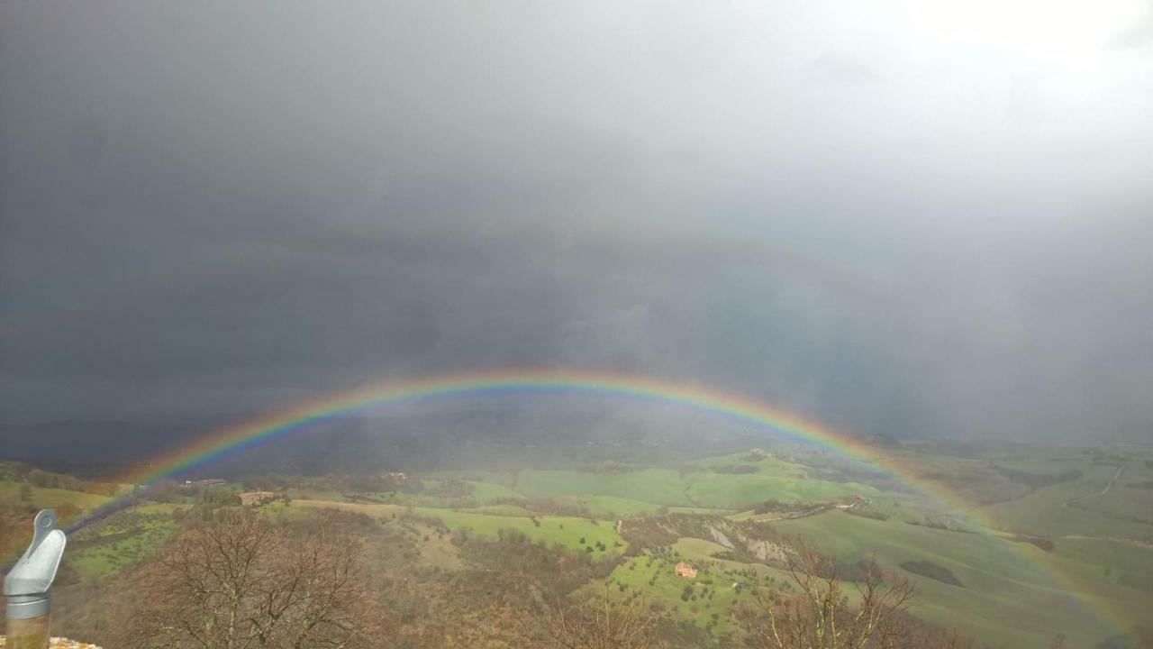 B&B Il Glicine Montefollonico ภายนอก รูปภาพ